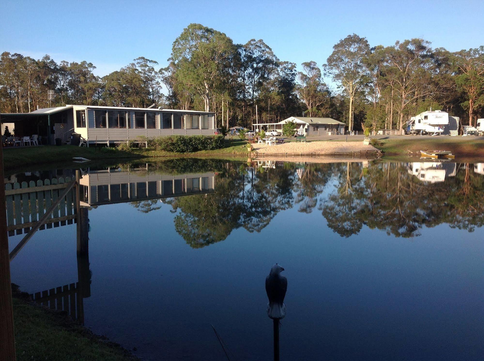 Australian Motor Home Tourist Park Twelve Mile Creek Karuah Exterior photo